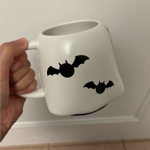 Cream Character Mug - Picture 4 of 4